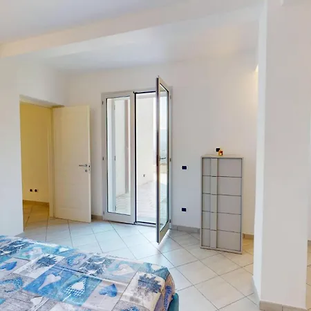 Rivierarent Charming With Pool And Garden Apartament