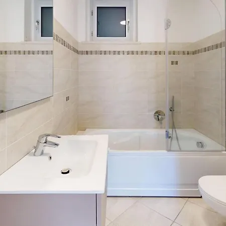 Rivierarent Charming With Pool And Garden Apartament