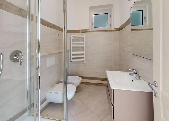 아파트 Rivierarent Charming With Pool And Garden 알라시오