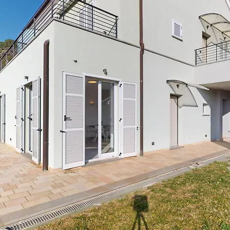 公寓 Rivierarent Charming With Pool And Garden