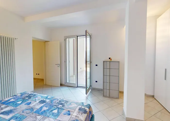 Rivierarent Charming With Pool And Garden Appartement